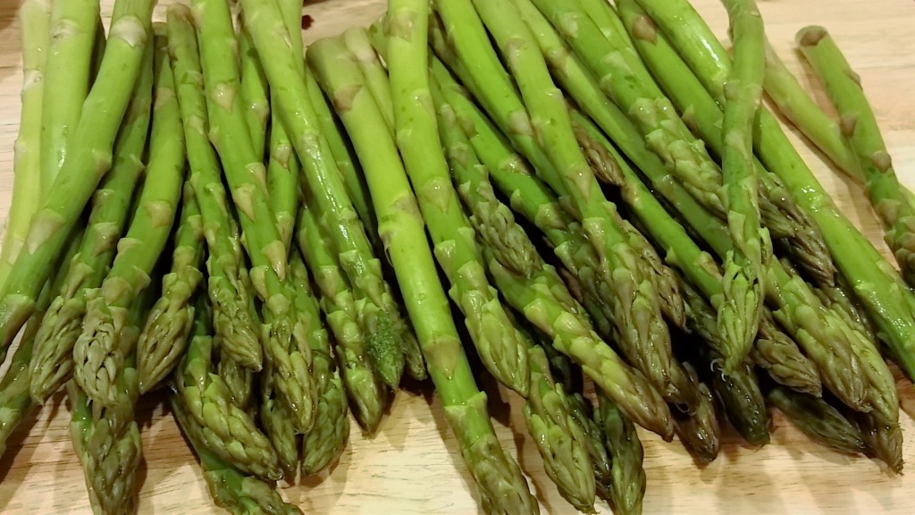 Braised Asparagus with White Mushrooms - Eat-in With YiaYia
